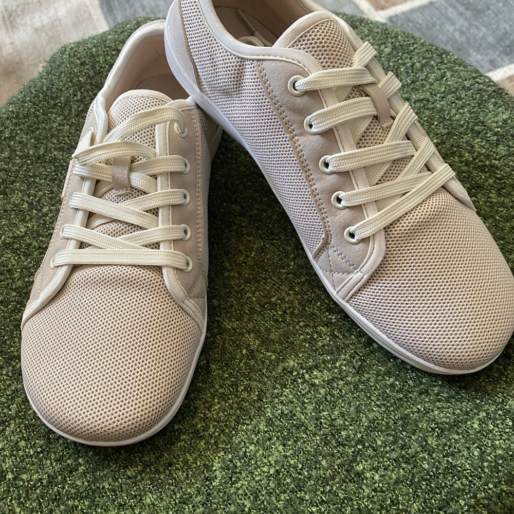 Wide Step Women's Cream Sneakers